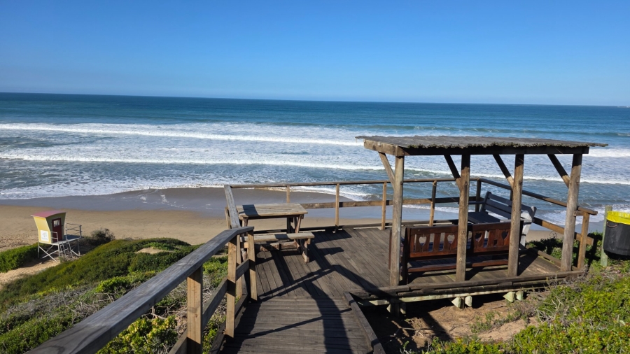 4 Bedroom Property for Sale in Boggomsbaai Western Cape